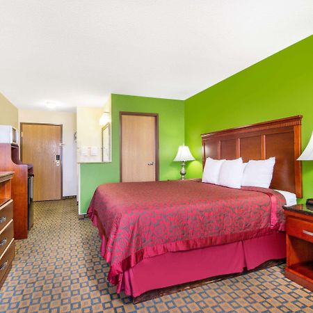 Days Inn & Suites By Wyndham Wichita Exterior foto